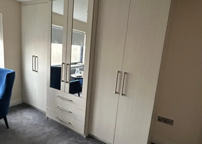 1 Luxurious In Family Проживання в сім'ї *